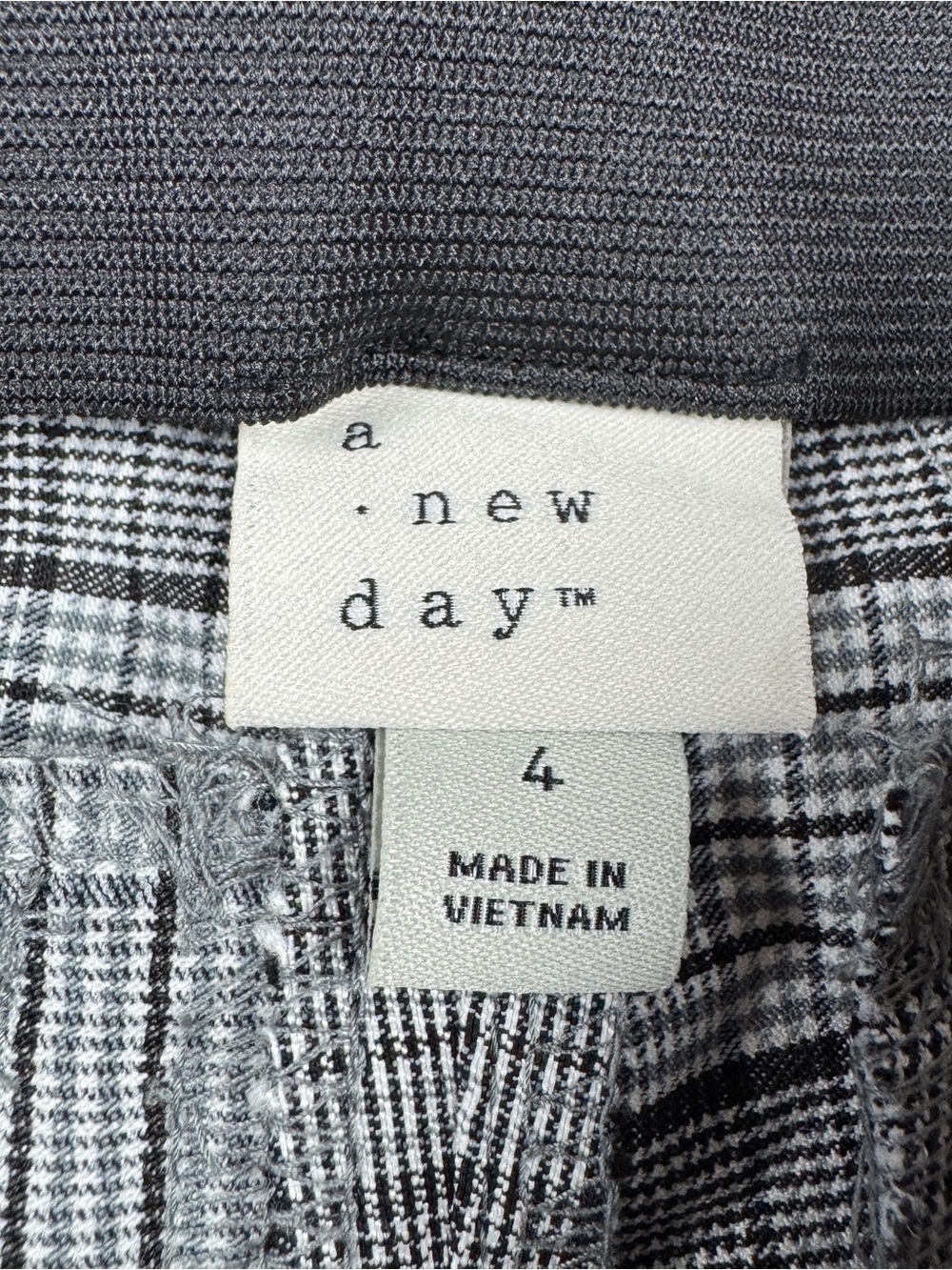 A New Day Skinny Ankle Pants Womens 4 Gray Black Plaid High Rise Fitted NWT - Picture 5 of 7